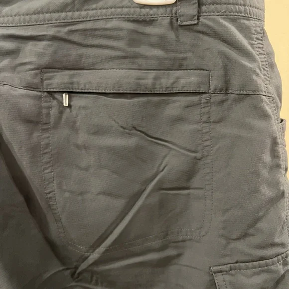 Columbia Women's Charcoal Omni-wick Cargo Shorts - Picture 2 of 6